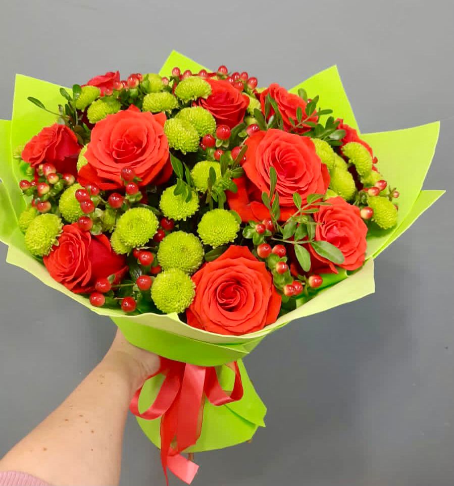 Букет цветов из: Хризантемы и Розы в Дубинино