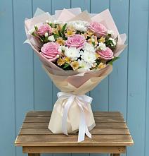 Букет цветов из:  Гвоздики, Орхидеи и Розы в Дубинино