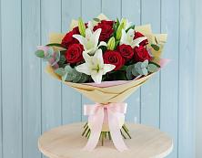 Букет цветов из:  Лилии и Розы в Дубинино