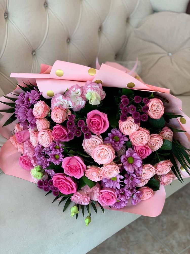 Букет цветов из: Хризантемы, Розы и Лизиантусы в Дубинино