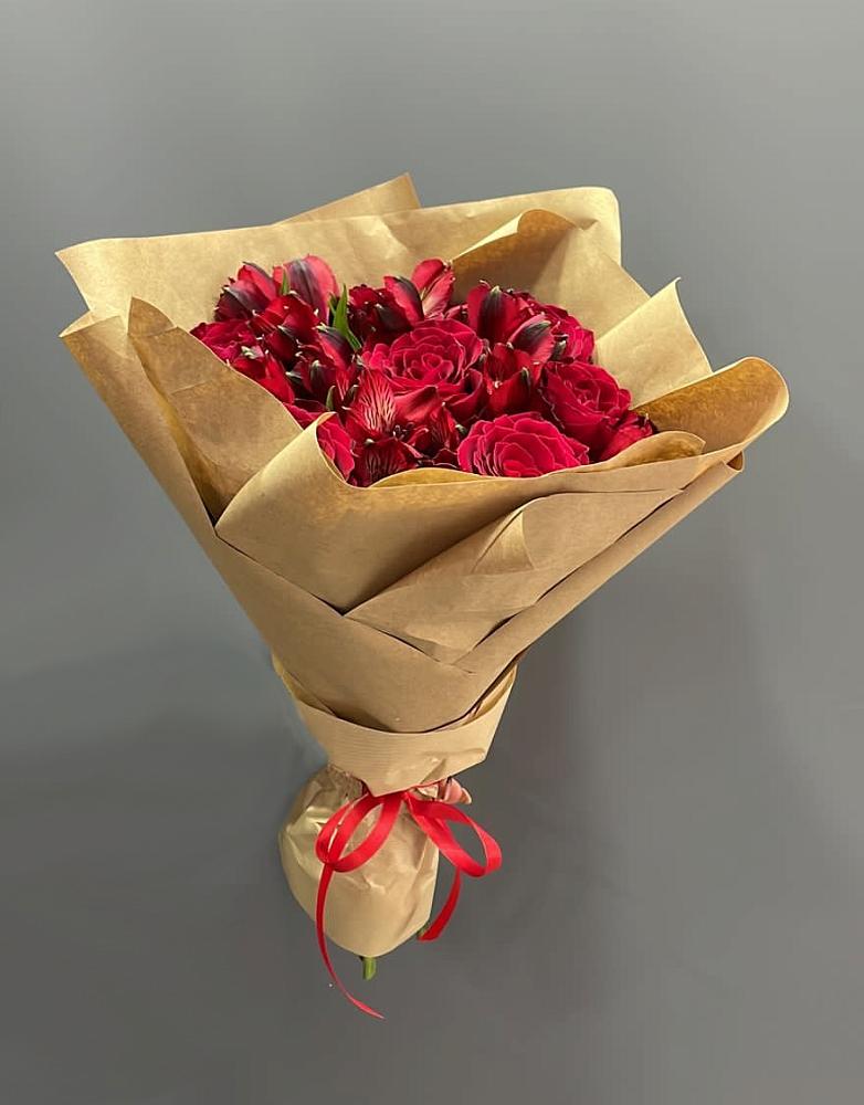 Букет цветов из: Альстромерии и Розы в Дубинино