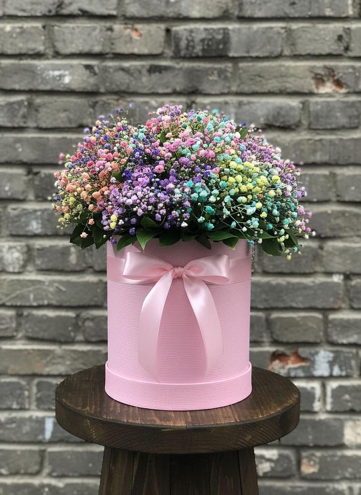 Цветочная композиция из Гипсофила и Розы в шляпной коробке в Дубинино