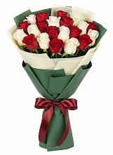 Букет Микс из красных и белых роз в Дубинино