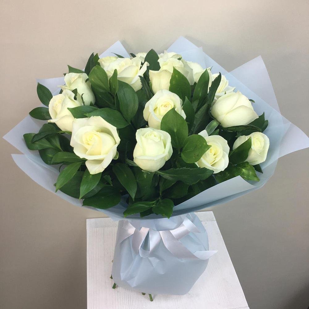 Букет 15 Белых роз Проуд в Дубинино