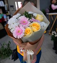 Букет цветов из:  Герберы, Розы и Хризантемы в Дубинино
