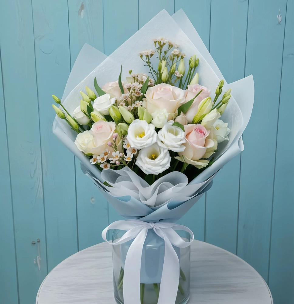 Букет цветов из: Розы и Лизиантусы в Дубинино