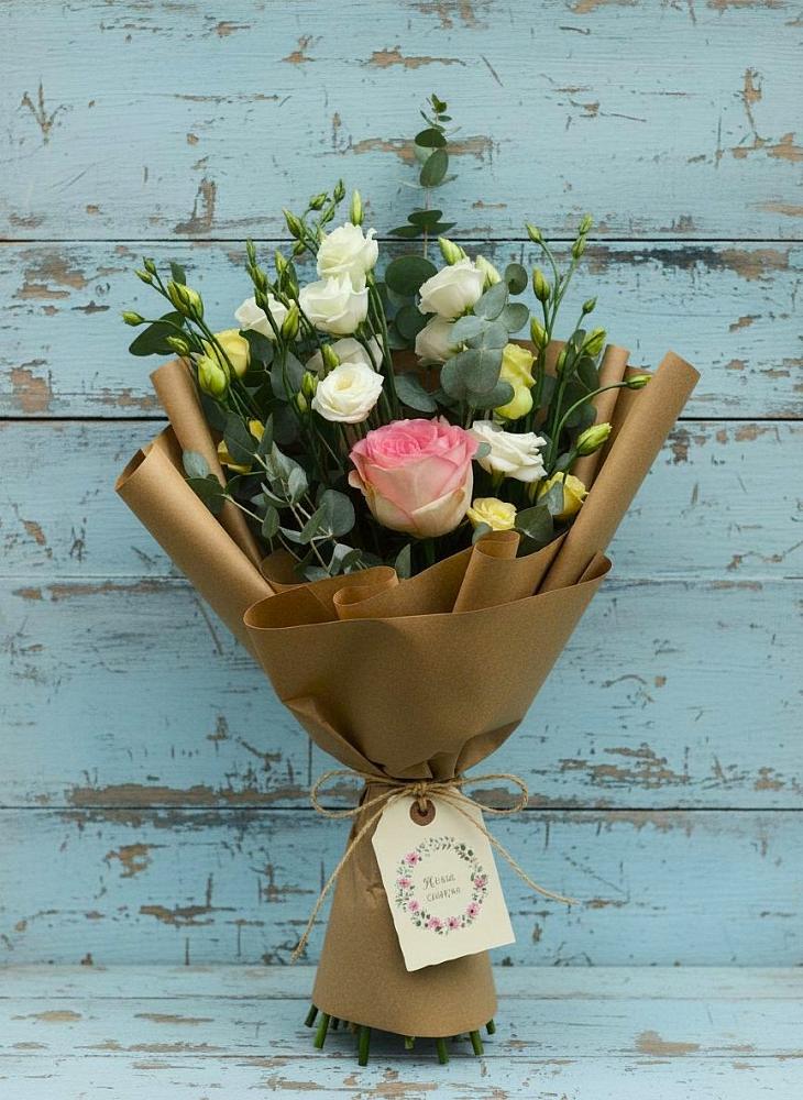 Букет цветов из: Розы и Лизиантусы в Дубинино