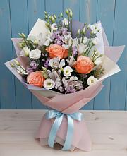 Букет цветов из:  Лизиантусы, Розы, Альстромерии и Гипсофила в Дубинино