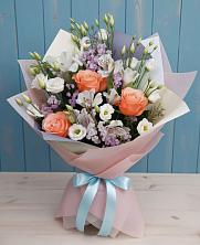 Букет цветов из:  Лизиантусы, Розы, Альстромерии и Гипсофила в Дубинино