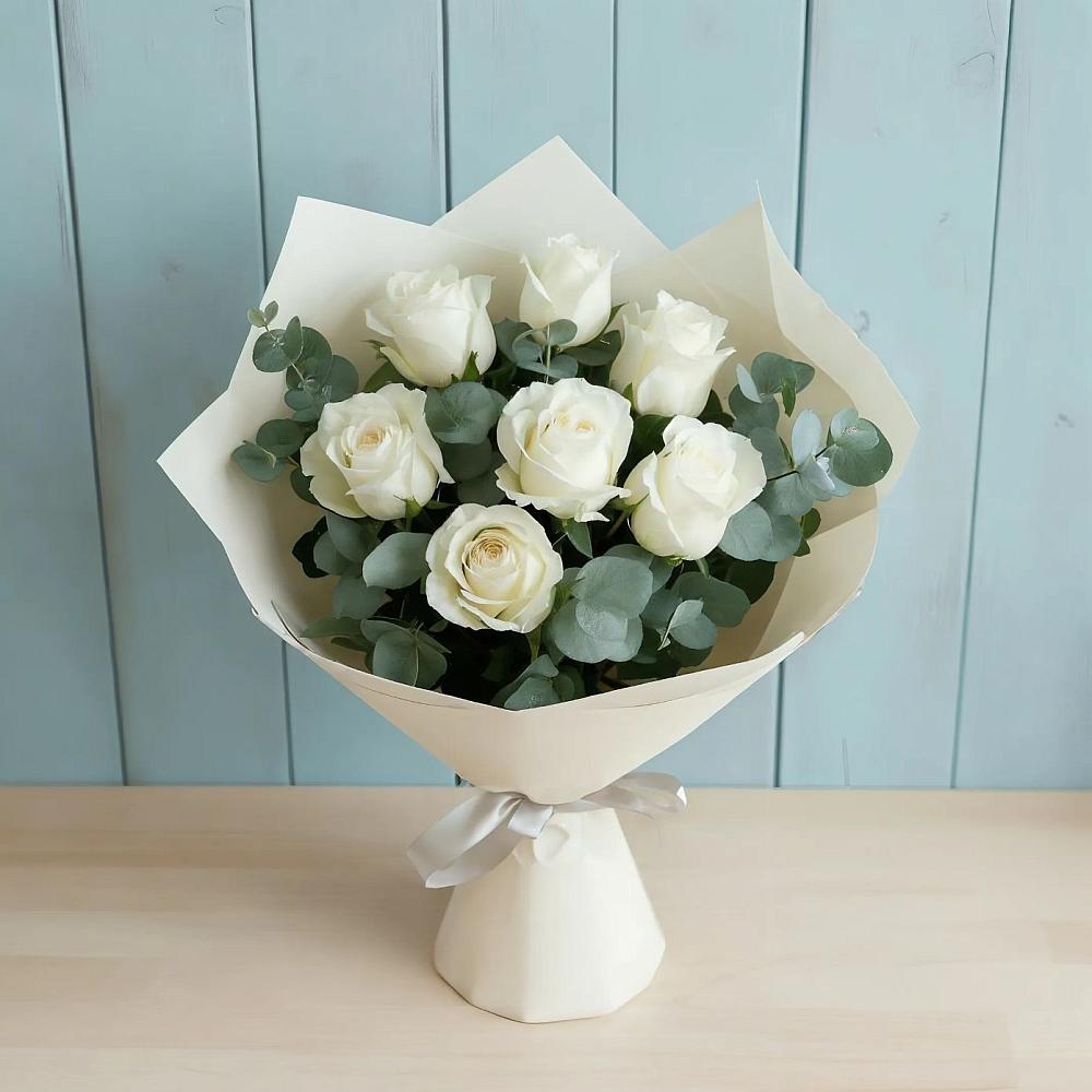 Букет Белые розы в Эвкалипте в Дубинино