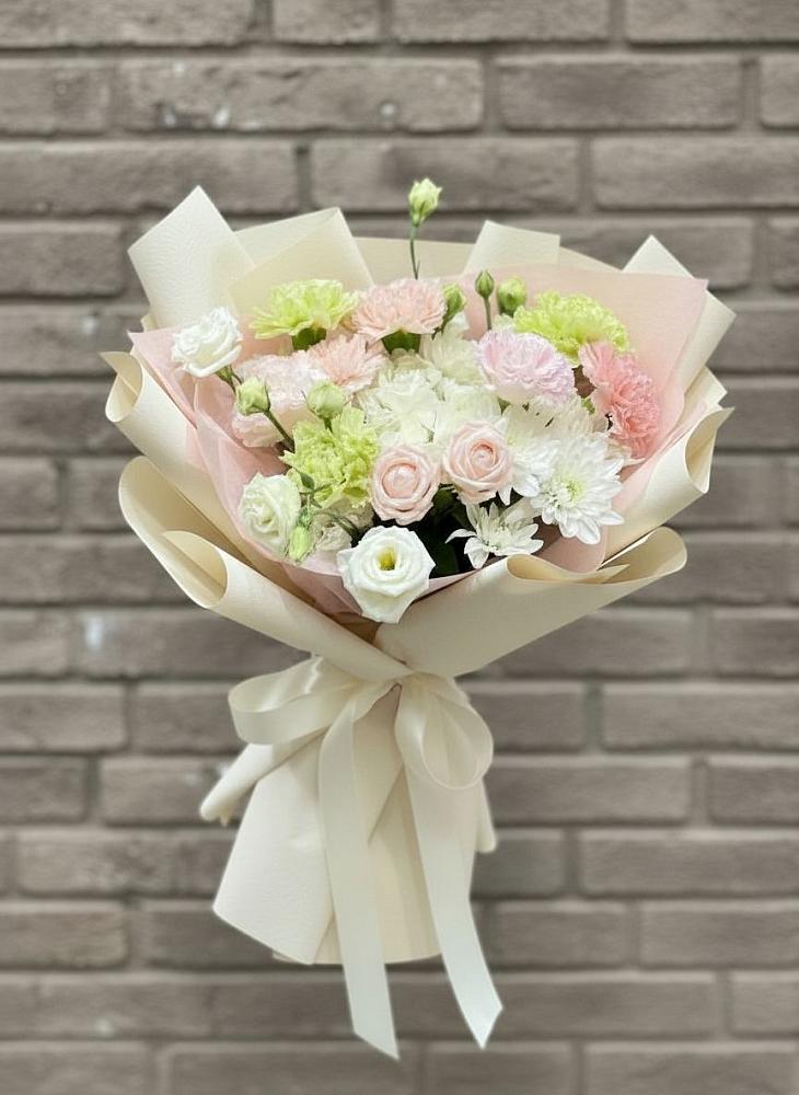 Букет цветов из: Гвоздики, Розы, Лизиантусы и Хризантемы в Дубинино