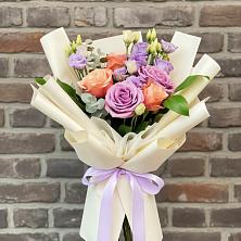 Букет цветов из:  Лизиантусы и Розы в Дубинино