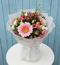 Букет цветов из:  Герберы, Альстромерии и Лизиантусы в Дубинино