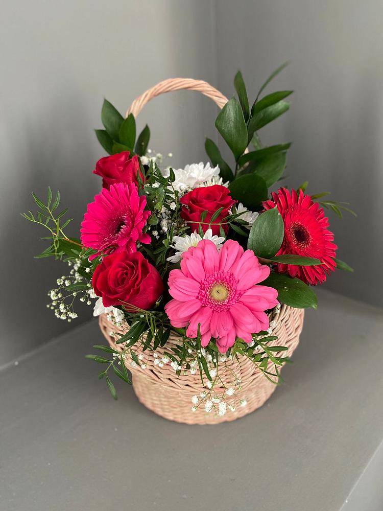 Цветочная композиция из Розы, Хризантемы и Герберы в корзине в Дубинино