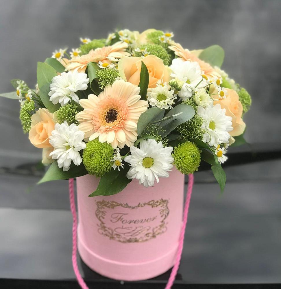 Цветочная композиция из Розы, Герберы и Хризантемы в шляпной коробке в Дубинино