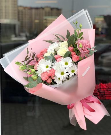Букет цветов из: Розы, Лизиантусы и Хризантемы в Дубинино