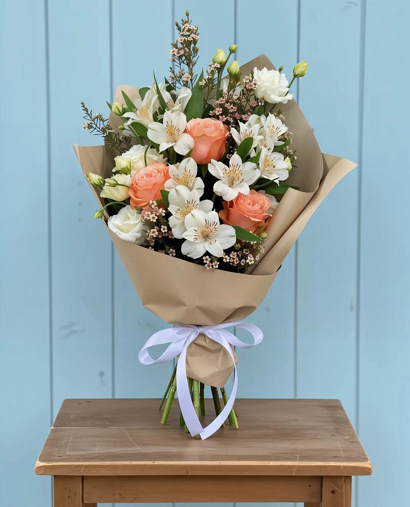 Букет цветов из: Альстромерии, Лизиантусы, Розы и Хризантемы в Дубинино