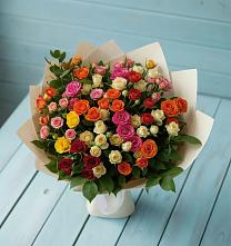 Букет Микс из разноцветных кустовых роз в Дубинино
